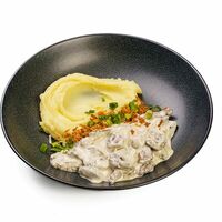 Бефстроганов с картофельным пюре в Мистер лим