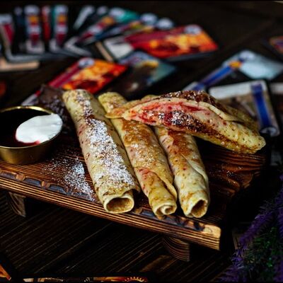 Блинчики с клубникойв Крыжовник и сирень по цене 450 ₽