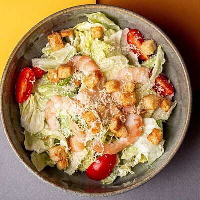 Салат Цезарь с креветкой в Eedaa по цене 370 ₽
