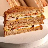 Сэндвич с говядиной и горчичным соусом в Vice coffee