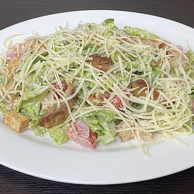 Салат Цезарь с курицей в Armud Kebab по цене 378 ₽