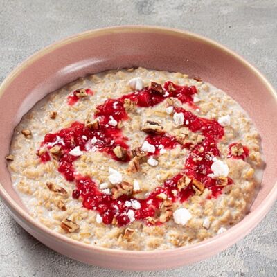 Каша овсяная с брусникой и пеканом в Кэрри по цене 250 ₽