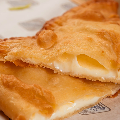 Чебурек с сыром в Кубанские пивоварни по цене 220 ₽