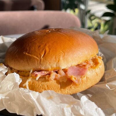 Комбо Бургер с беконом в Moyo по цене 437 ₽