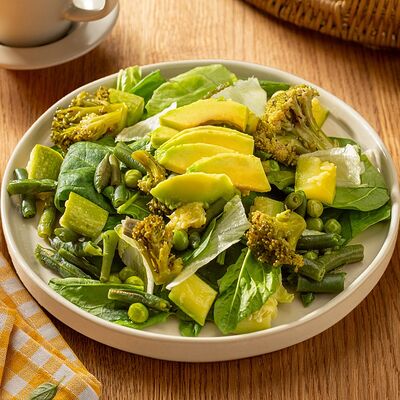 Большой зеленый салат в Пока горячее по цене 590 ₽