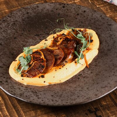 Говяжий язык с морковным пюре в TATEV по цене 930 ₽