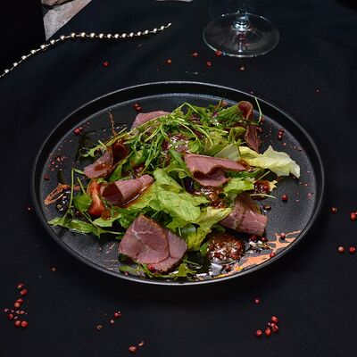 Салат с топ блейдом в Правда по цене 590 ₽