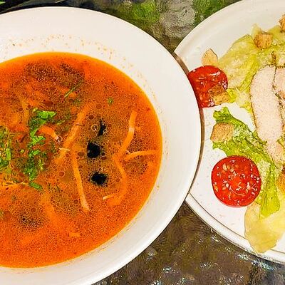 Солянка + Салат Цезарь (Бизнес-ланч) в Travelers Coffee по цене 750 ₽