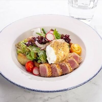 Тёплый салат Нисуаз в Волконский по цене 850 ₽