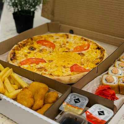 Комбо набор Чикен в Кафе pizzburg по цене 1350 ₽