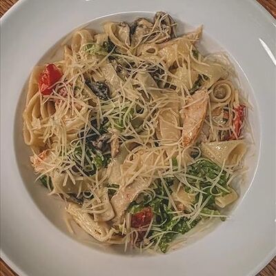 Паста с куриной грудкой в Соль & Перец по цене 437 ₽