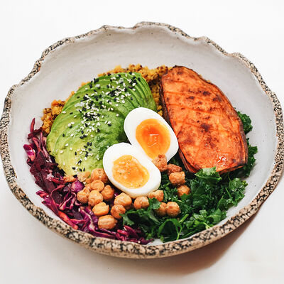 Утренний боул с киноа в Angel Cakes по цене 990 ₽