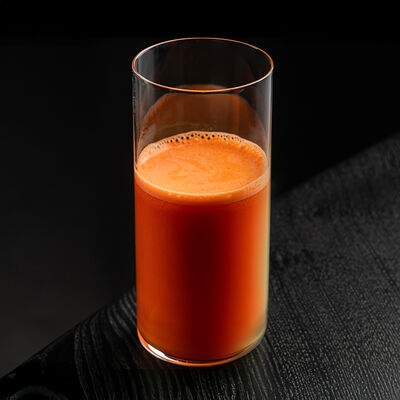 Морковный свежевыжатый сок в Neoni по цене 450 ₽