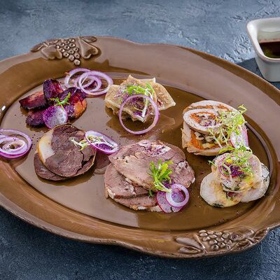 Ассорти из мясных деликатесов в VASILCHUKI Chaihona №1 по цене 850