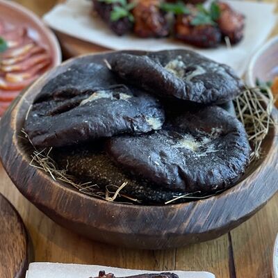 Черный хачапури на камнях в Дади по цене 350