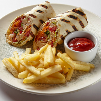 Ролл с копченой курицей в Слоёнка по цене 530 ₽