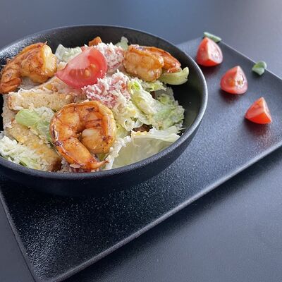 Салат Цезарь с креветкой в ProSushi по цене 450 ₽