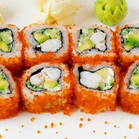 Ролл Калифорния маки с креветкой в Луиджи & Тосё