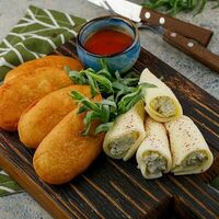 Золотистые мчади с конвертиками из сулугуни с надуги в Баклажан в ТЦ 