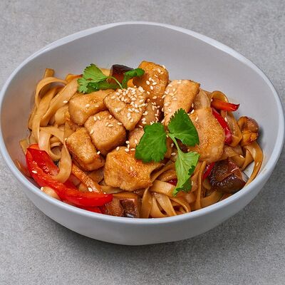 Wok с курицей терияки и основой на выбор в Kimi food по цене 399 ₽