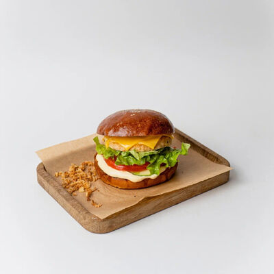 Бургер куриный в Smart day по цене 580 ₽