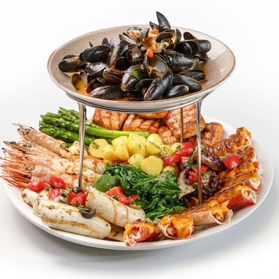 Горячее ассорти морепродуктов Гранд в Магадан по цене 21560 ₽