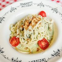 Спагетти с копчёным цыпленком и песто в Spaghetti Incident