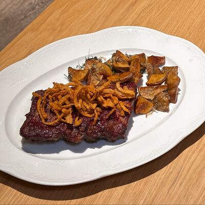 Ребра барбекю с вишней и молодым картофелем в Городское кафе N31 по цене 1221 ₽