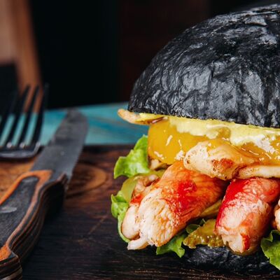 Держи Краба в Friends & Burgers по цене 1490 ₽
