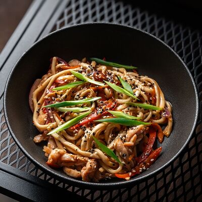 Wok с цыпленком в кисло-сладком соусе в Густо & Пряно по цене 468 ₽