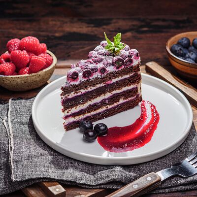 Торт с черной смородиной в Пельмения по цене 731 ₽