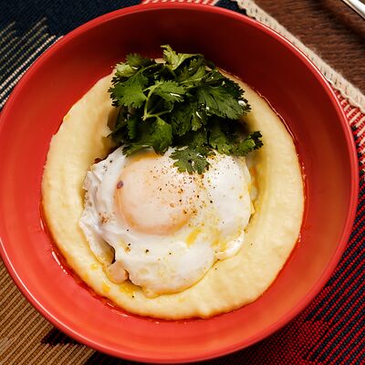 Бифштекс с яйцом на картофельном пюре в Ребра по цене 384 ₽