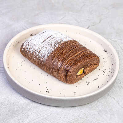 Слойка шоколадная в Мечтатели по цене 245 ₽