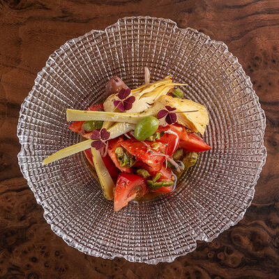 Салат с томатами и артишоками в Чочо по цене 790 ₽