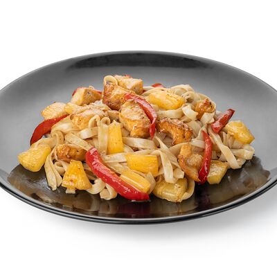 Вок с курицей и ананасами в Суши Самурай по цене 350 ₽