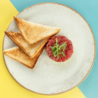 Тартар из тунца и авокадо в Al Dente