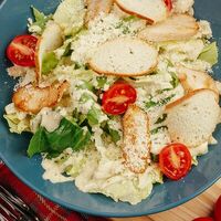 Салат Цезарь с курицей в Дункан
