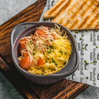 Скрэмбл с томатами и сыром в DuderHoff