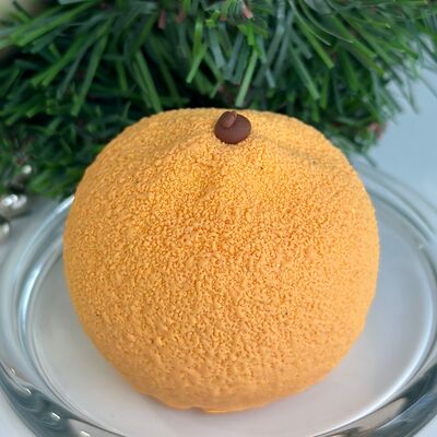 Муссовый десерт Мандарин с начинкой апельсин-маракуйя в Pokemania по цене 549 ₽