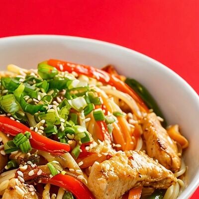 Лапша Wok Удон с курицей и овощами в Азиатский фьюжн по цене 752 ₽