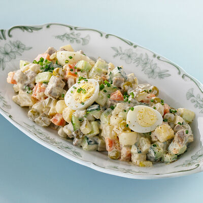 Салат Оливье с колбасой в Терраса по цене 790 ₽