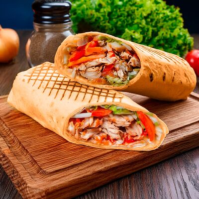 Шаурма с курицей в сырном лаваше в Городок по цене 340 ₽