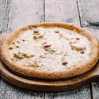 Пицца Четыре сыра в Люблин по цене 808 ₽