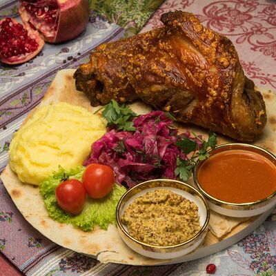 Свиная рулька по-грузински в Гурман студия по цене 1250 ₽