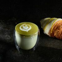 Матча Green на молоке горячая в Baggins Coffee