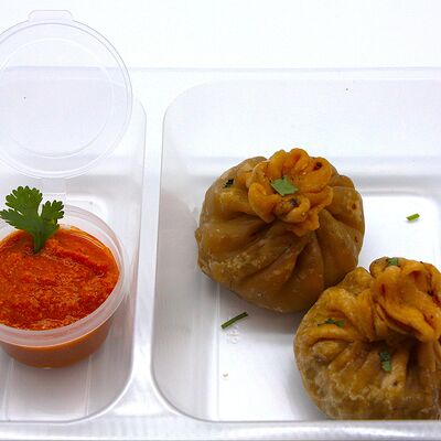 Чикен самоса (2 шт.) + соус Ашоказ в Ashokas Индийская кухня по цене 300 ₽