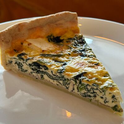 Киш со шпинатом и фетой в ХВОСТ по цене 210 ₽