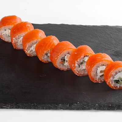 Филадельфия с авокадо в Underground Sushi City по цене 835 ₽