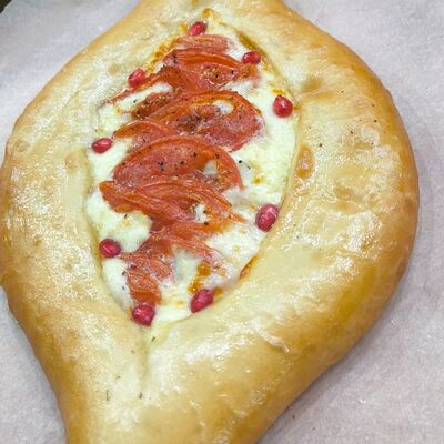 Хачапури с вялеными томатами мега порция в Хинкальная Едим вкусно по цене 2040 ₽