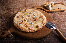 Пицца Груша и благородный сыр в SushiKent по цене 1050 ₽